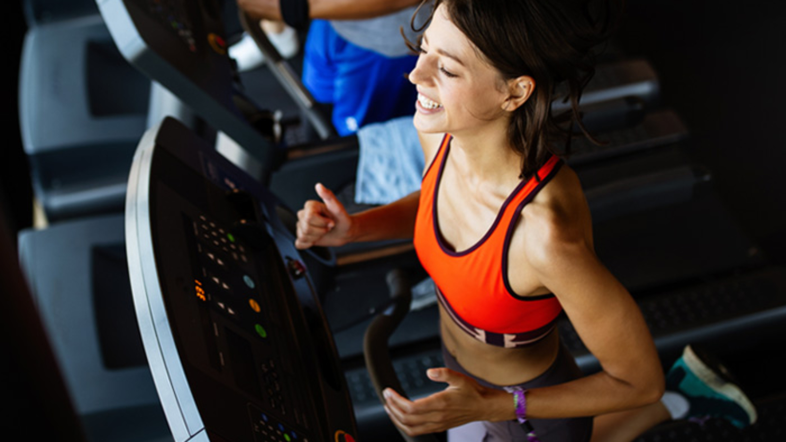 fit-group-of-people-exercising-on-a-treadmill-in-g-95G38G9